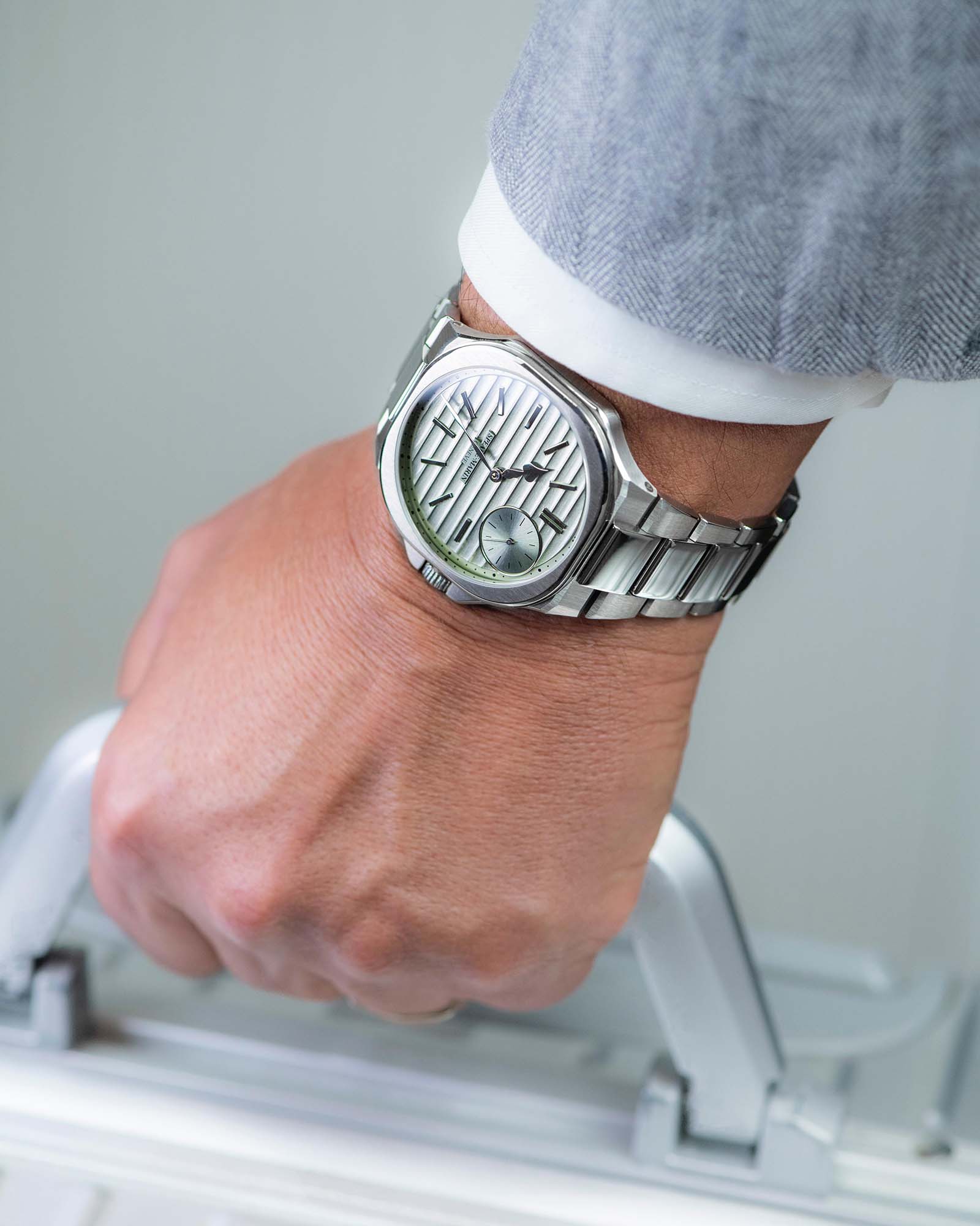 Ripples "Metallic Green" - Speake Marin Detailansicht